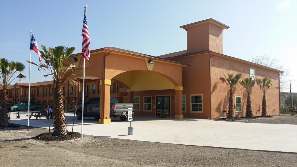 Texan Inn And Suites Tilden 외부 사진