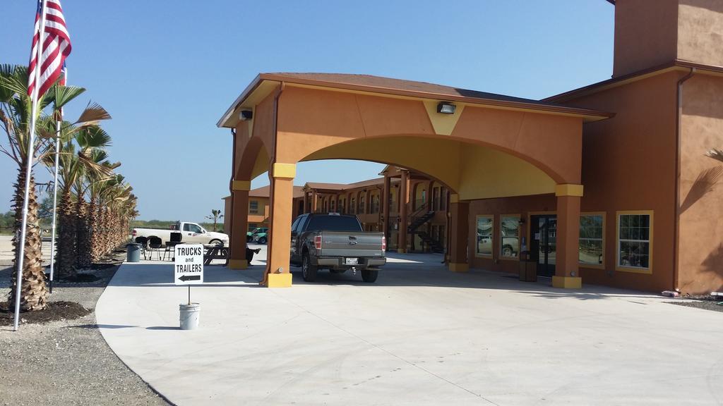Texan Inn And Suites Tilden 외부 사진