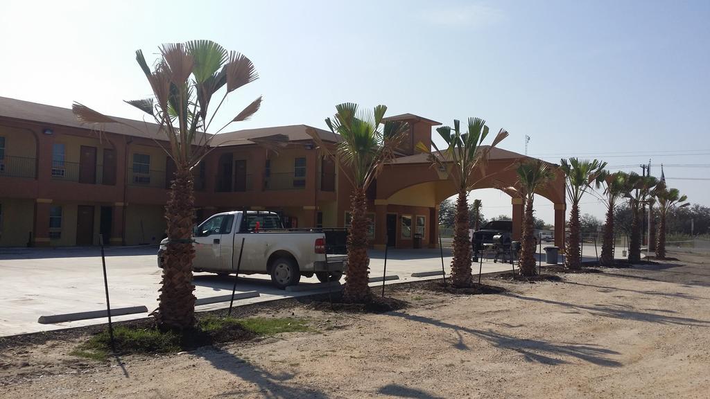 Texan Inn And Suites Tilden 외부 사진